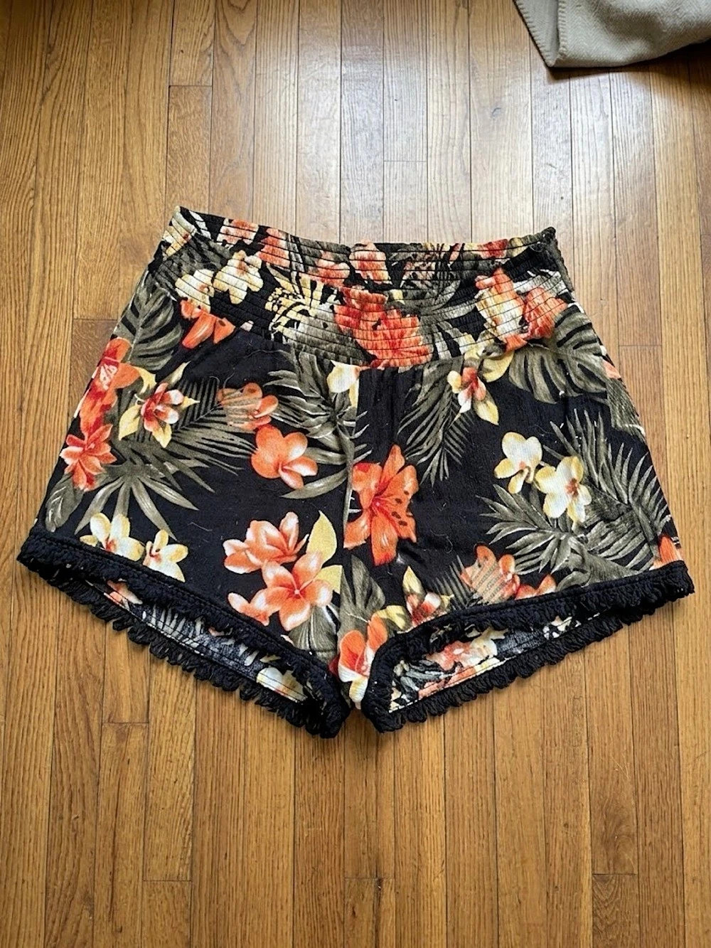 3XL Stretchy Floral High-Waisted Shorts in Black & Orange